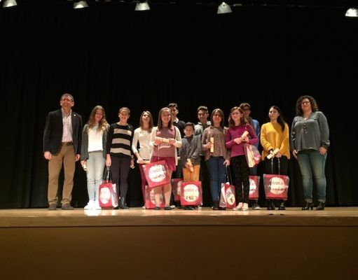 Petrer reconoce el rendimiento académico de 11 alumnos durante el curso 2015/2016