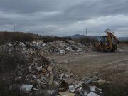 La Generalitat limpia el vertedero ilegal del camino de La Melva en Elda