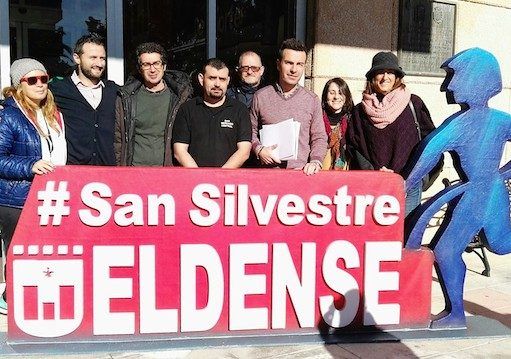 Deportes instala de nuevo el set en el Mercado Central para inscribir a los participantes de la San Silvestre