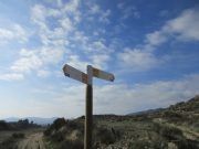 Medio Ambiente instala riego en Campo Alto y renueva la señalización de senderos