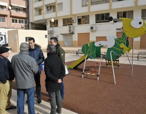 El Ayuntamiento renueva los juegos infantiles y el pavimento del parque Pau Casals atendiendo a una demanda vecinal de hace años