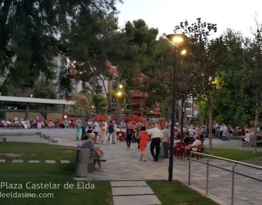 El Ayuntamiento asume la organización y el coste del baile de los mayores en el Centro Cívico los fines de semana Bailes de mayores Elda - Archivo