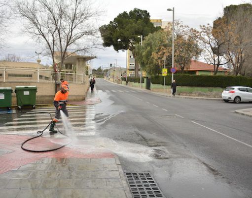 El Ayuntamiento continua con la campaña de limpieza de refuerzo en el barrio de la Estación