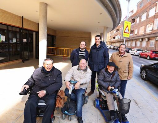 El Ayuntamiento de Elda hace más accesible la ciudad para personas con movilidad reducida con el rebaje de aceras