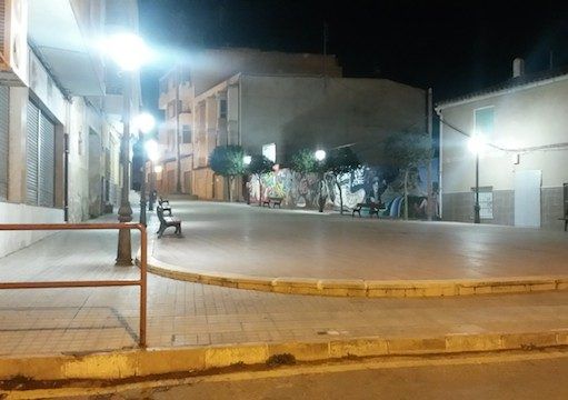 Petrer apuesta por el ahorro energético con la instalación de bombillas de bajo consumo