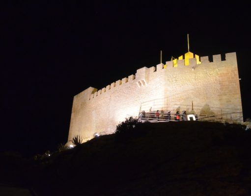 Petrer se suma a “La hora del Planeta” con el “apagón” del castillo