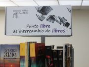 La Biblioteca Poeta Paco Mollá de Petrer crea una estantería de libros “viajeros”