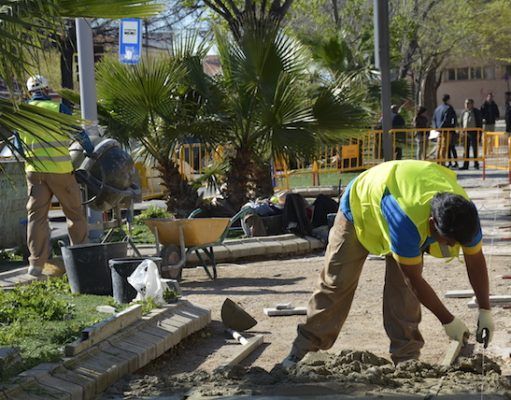El Ayuntamiento mejora aceras y asfaltado en la calle Santa Bárbara y alrededores
