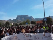 Unos 200 estudiantes se manifestaron por las calles de Petrer y Elda