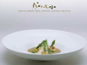 Receta por Pablo Montoro: Suquet de rodaballo, cigalas, zamburiñas, espárragos y chips de ajo