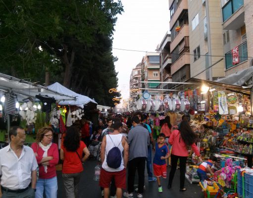 El ‘Zoco’ de los Moros y Cristianos de Elda vuelve del 29 de mayo al 2 de junio a la Plaza de la Concordia con cerca de 80 puestos y casetas de artesanía, ocio y alimentación