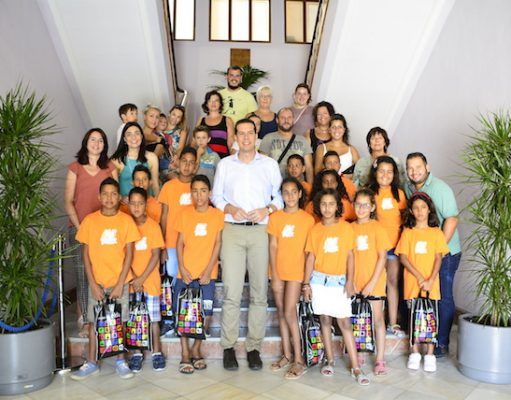 El alcalde recibe a los niños saharauis que están pasando el verano en Elda y comarca