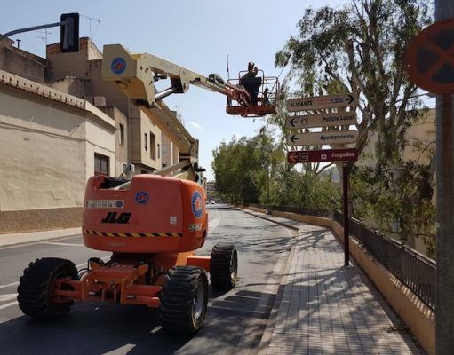 El Ayuntamiento contrata a una empresa especializada para sanear los árboles de Novo Hamburgo que alcanzan los 15 metros de altura