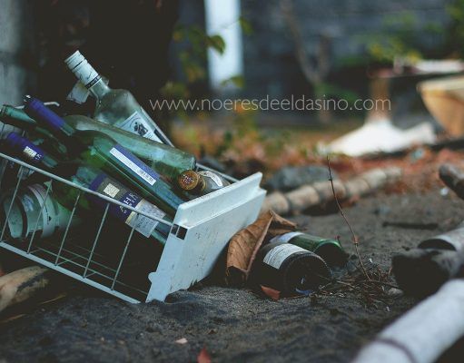 Cuatro botellones desactivados en Petrer por el operativo policial especial, con más de medio centenar de jóvenes implicados Botellón - Imagen de archivo