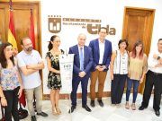 La Generalitat Valenciana entrega por primera vez el banderín del premio “Generalitat Valenciana” a las Fallas de Elda