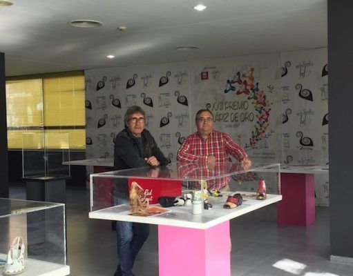 Elda se prepara para conocer a los ganadores del premio Lápiz de Oro