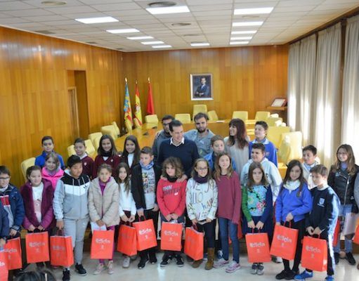 Los alumnos de quinto solicitan en pleno mejoras en el Castillo, cine, carril bici y aparca bicis, mejora en la accesibilidad y charlas y visitas para conocer su ciudad