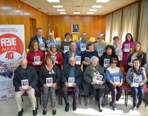 Aulas de la 3ª Edad inicia su 40 Aniversario con la publicación del libro “40 relatos para no olvidar”