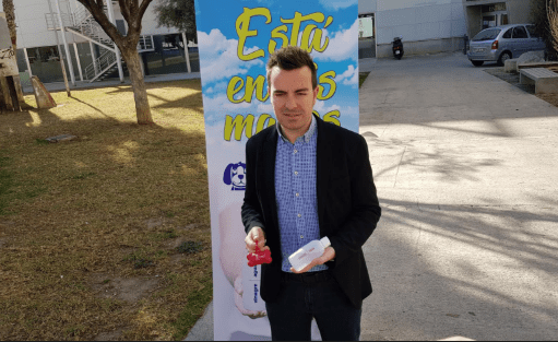 El Ayuntamiento de Elda lanza un a campaña de limpieza para combatir los excrementos y el orín de los perros en parques, jardines y la vía pública