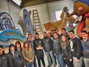 Visita al taller de las carrozas y boatos que acompañarán a los Reyes Magos de Elda