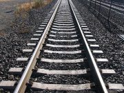 Adif se compromete a instalar un cerramiento tras detectar la Policía que se utiliza un camino paralelo y las vías del tren para llegar a los institutos