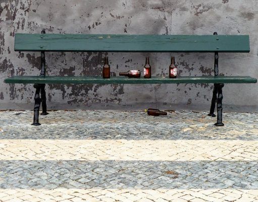 El pasado fin de semana se levantaron actas por beber alcohol en la calle y por orinar en la vía pública – Policía Local Elda Botellón - Archivo