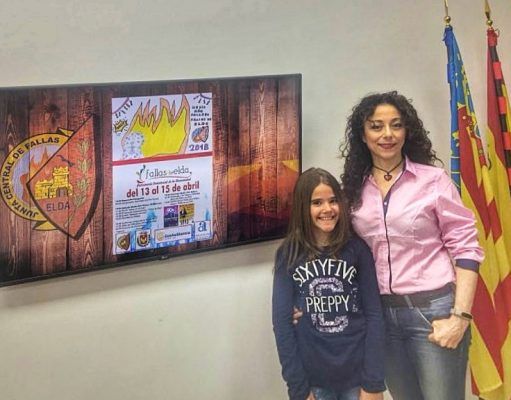 La niña Lucía Plaza Monzó, ganadora del concurso de carteles del Medio Año Fallero