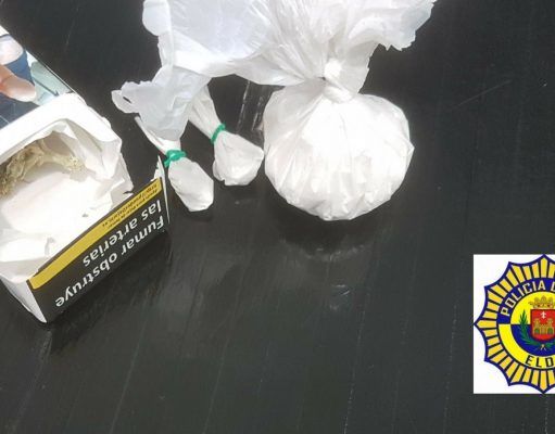 La Policía local detiene a dos jóvenes tras una persecución por el centro de la ciudad y les incauta 22,5 gr. de cocaína y marihuana