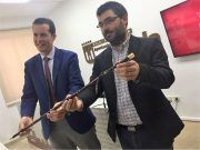 El Ayuntamiento de Elda expondrá la Vara de Mando de Manuel Azaña de manera permanente Vara mando Manuel Azaña en Elda