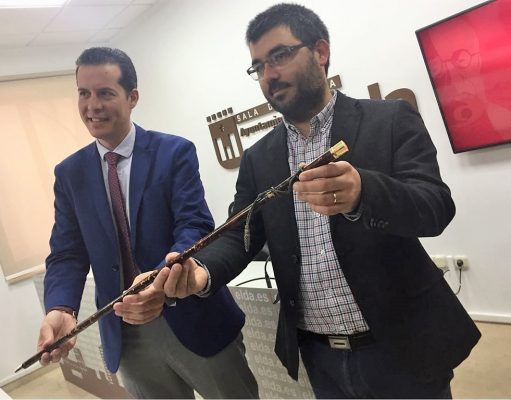 El Ayuntamiento de Elda expondrá la Vara de Mando de Manuel Azaña de manera permanente Vara mando Manuel Azaña en Elda