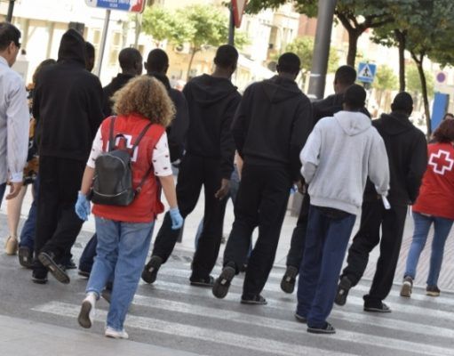 Cruz Roja de Elda acoge a diez inmigrantes provenientes de las costas de Almería
