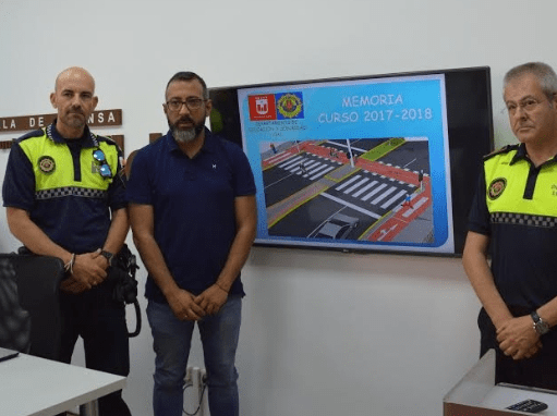 Más de 7.000 niños reciben formación vial y 2.000 en prevención de acoso escolar, dentro de los programas de la Policía Local de Elda Noticias Elda - Memoria curso escolar 2017-2018 Policía