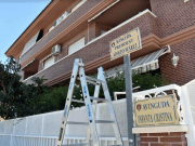 El Ayuntamiento de Petrer sustituye la placa de la Avenida Infanta Cristina por Avenida Presidente Adolfo Suárez Noticias Petrer - Retiran Placa avenida Infanta Cristina