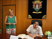 La alcaldesa de Petrer recibe a Simone Iannarelli, compositor del “Concierto de Petrer”