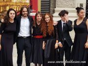 La eldense Mariluz García Vañó, que pertenece a la Orquesta joven de Alicante acaba de obtener el segundo premio, en el prestigioso festival Summa Cum Laude de Viena. Mari Luz García Vañó, al lado del director, con cinturón rojo