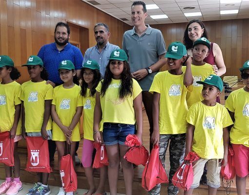 El alcalde recibe a nueve niños saharauis que están pasando el verano en Elda y destaca la importancia de la solidaridad Niños saharauis en Elda