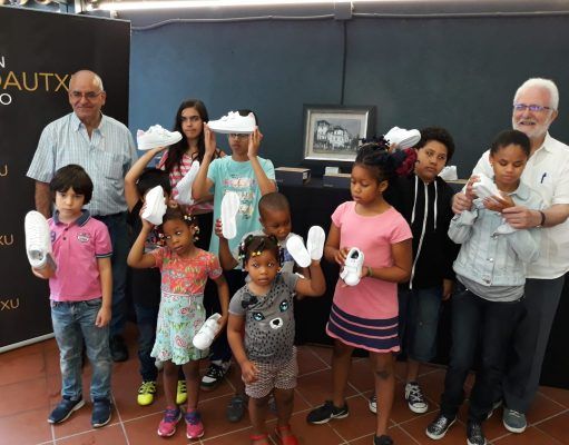 La unión solidaria entre Elda y Bilbao calza ya a los primeros 200 niños sin recursos Noticias Elda - Colaboración solidaria Elda - Bilbao