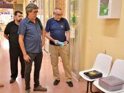 Los mercados municipales de Elda se equipan con desfibriladores de última generación