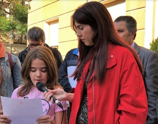 La corporación municipal ha querido dar voz a las niñas de todo el mundo con la lectura de un Manifiesto, de la que se ha encargado la Fallera Mayor Infantil de este año, Lucía Plaza.