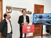 El Ayuntamiento de Elda destina 250.000 euros para el reasfaltado de 30 calles El alcalde de Elda Rubén Alfaro Bernabé y el concejal de Obras e Inversiones.