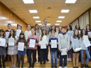 El Ayuntamiento de Elda recibe a los niños y niñas que han sido reconocidos con el Premio Extraordinario al Rendimiento Académico