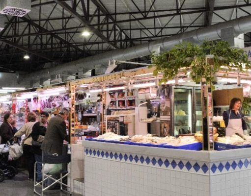 Los mercados y mercadillos de Elda abren al público durante los festivos del 6 y 8 de diciembre