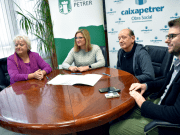 La Asociación de Amas de Casa de Petrer publicará ‘A flor de piel’ gracias al convenio firmado hoy con el Ayuntamiento y Caixapetrer Convenio amas de casa Petrer