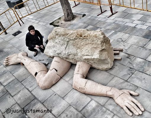 Monumento en Elda en recuerdo de las víctimas eldenses en los campos de concentración nazis. Monumento en Elda a las víctimas eldenses en los campos de concentración nazis