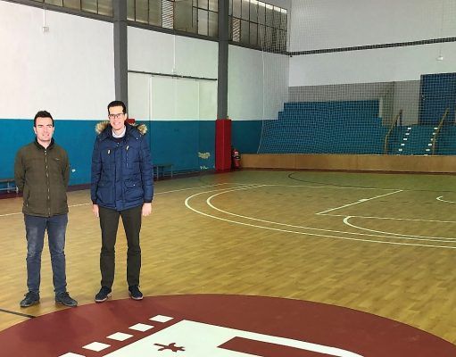 El Ayuntamiento de Elda repara el suelo del pabellón cubierto municipal