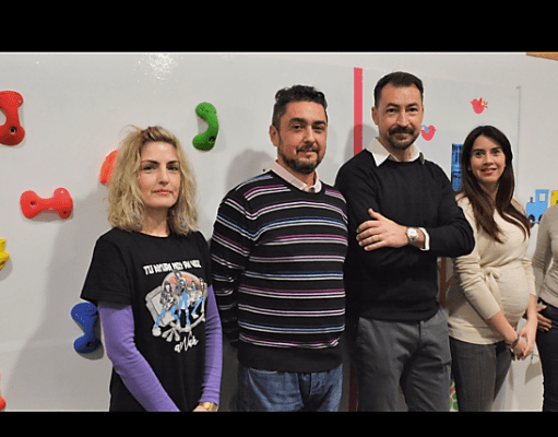 La asociación Apanah inaugura un rocódromo en su sede para que los niños realicen actividades físicas de una manera divertida Rocódromo Apanha Elda