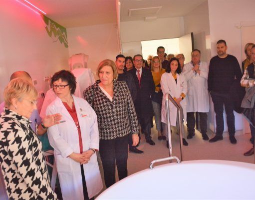 La consellera de Sanidad Ana Barceló visita la renovada planta de obstetricia del Hospital de Elda
