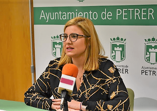 Petrer lanzará más de mil kilos de caramelos en la cabalgata de Reyes