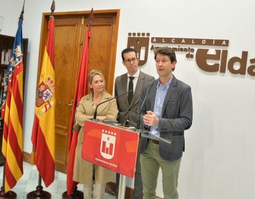 Jochen Müller, representante de la Comisión Europea, visita Elda para explicar a los empresarios del calzado las políticas comerciales de la UE
