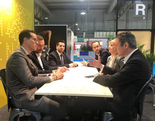 El alcalde de Elda acude a la Feria del Calzado de Milán para respaldar a las empresas eldenses